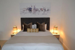 11 Woodmead Suites